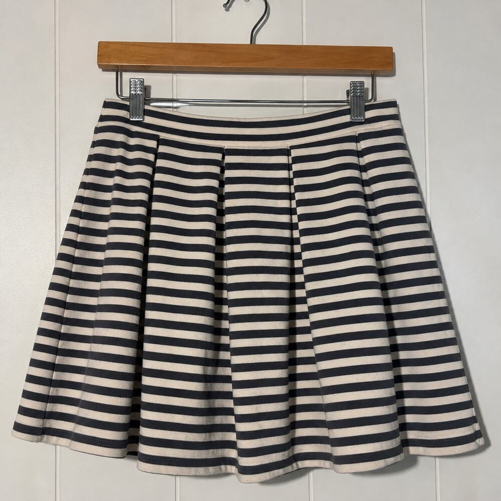 American Eagle Skater Skirt M Navy Cream Stripe Pleated Fit Flare Stretch